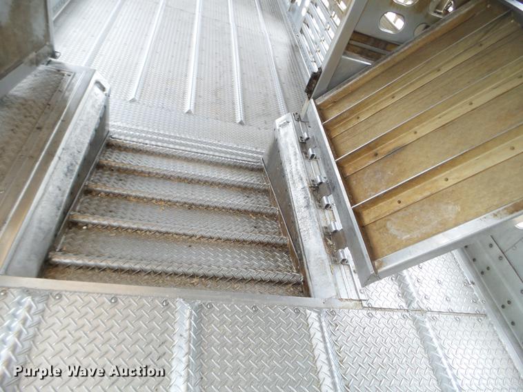 image for item EW9843 2005 Wilson PSDCL-402 livestock trailer