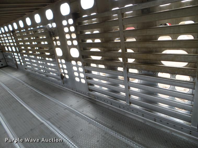 image for item EW9843 2005 Wilson PSDCL-402 livestock trailer