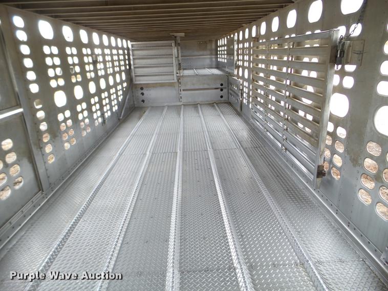 image for item EW9843 2005 Wilson PSDCL-402 livestock trailer