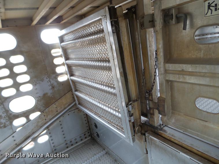 image for item EW9843 2005 Wilson PSDCL-402 livestock trailer