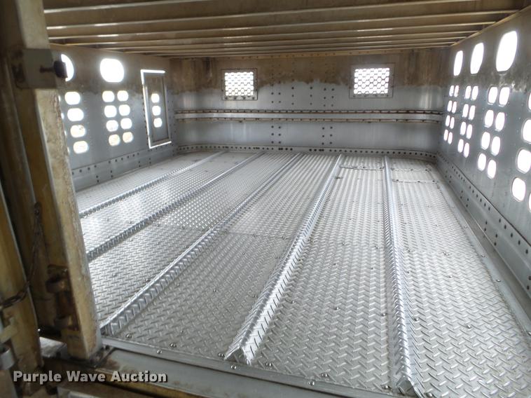 image for item EW9843 2005 Wilson PSDCL-402 livestock trailer