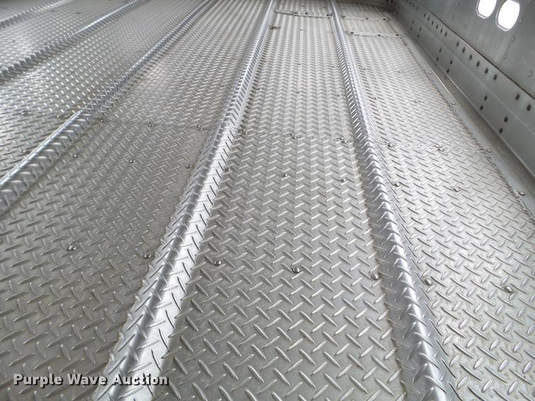 image for item EW9843 2005 Wilson PSDCL-402 livestock trailer