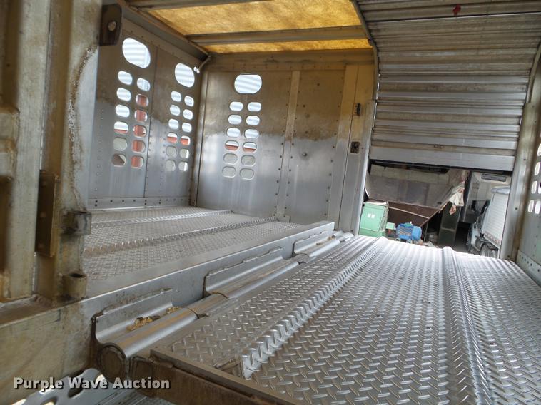 image for item EW9843 2005 Wilson PSDCL-402 livestock trailer