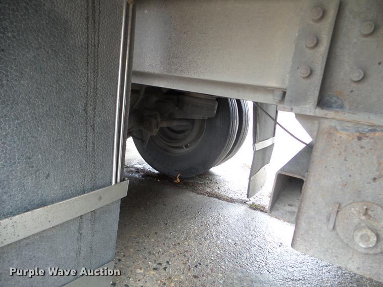 image for item EW9843 2005 Wilson PSDCL-402 livestock trailer