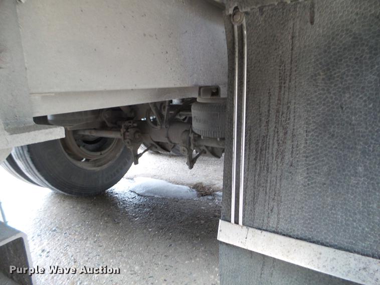 image for item EW9843 2005 Wilson PSDCL-402 livestock trailer