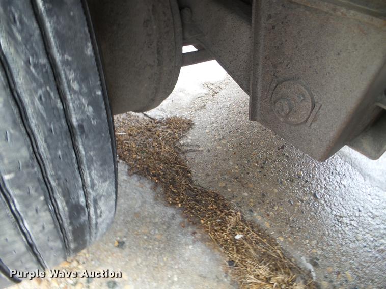 image for item EW9843 2005 Wilson PSDCL-402 livestock trailer