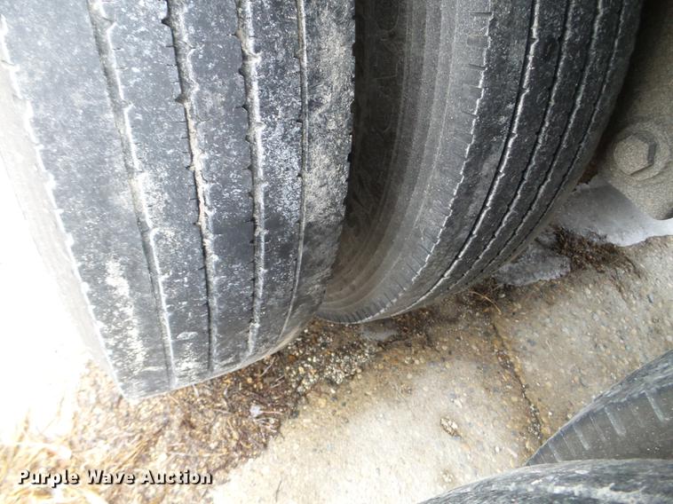 image for item EW9843 2005 Wilson PSDCL-402 livestock trailer