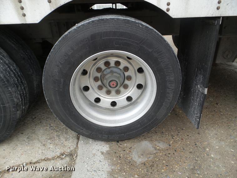 image for item EW9843 2005 Wilson PSDCL-402 livestock trailer