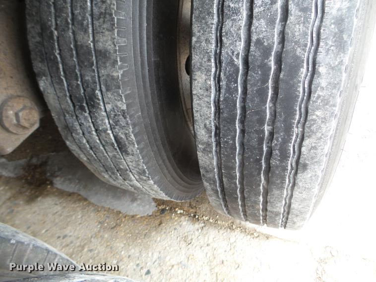 image for item EW9843 2005 Wilson PSDCL-402 livestock trailer