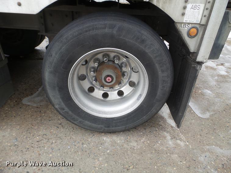 image for item EW9843 2005 Wilson PSDCL-402 livestock trailer