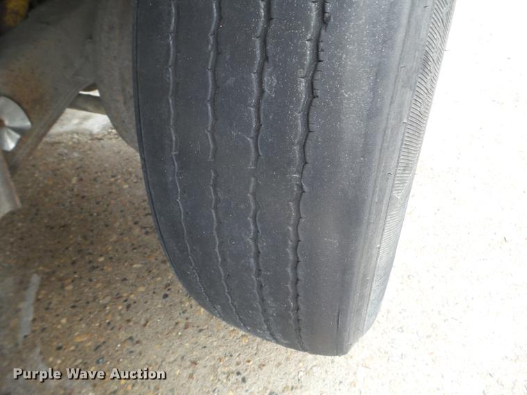 image for item EW9843 2005 Wilson PSDCL-402 livestock trailer