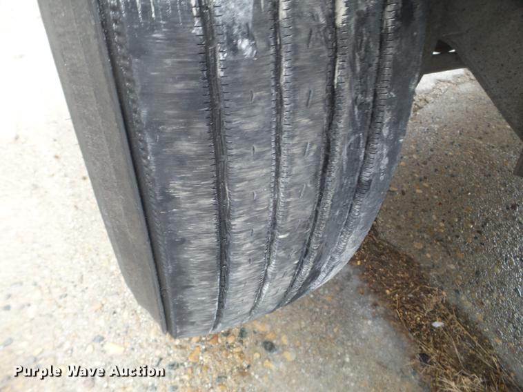 image for item EW9843 2005 Wilson PSDCL-402 livestock trailer