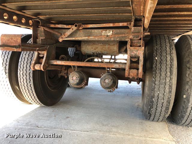 image for item G1466 1990 Stoughton dry van trailer