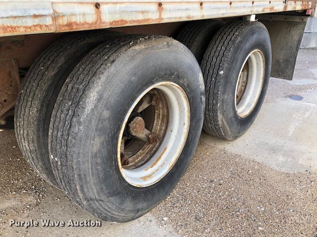 image for item G1468 1995 Miller dry van trailer