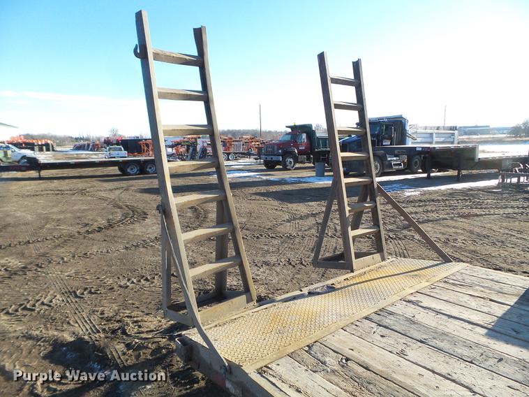 image for item DD0706 2003 PJ utility trailer