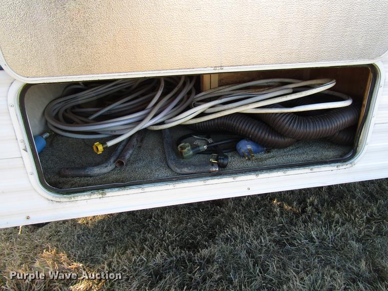 image for item DD0709 2000 Hornet camper