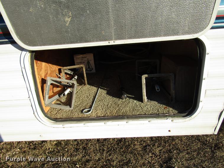 image for item DD0709 2000 Hornet camper