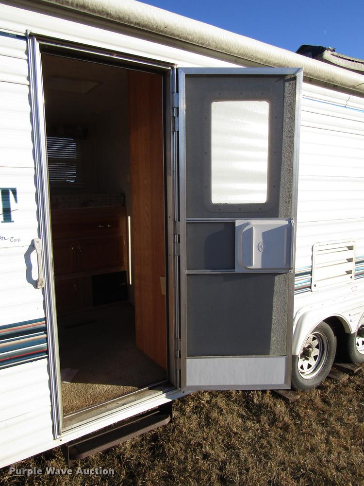 image for item DD0709 2000 Hornet camper