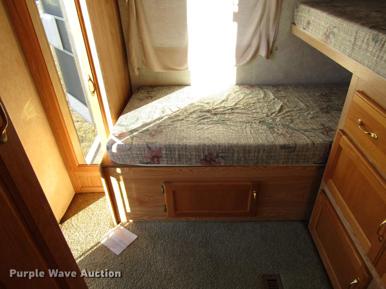 image for item DD0709 2000 Hornet camper