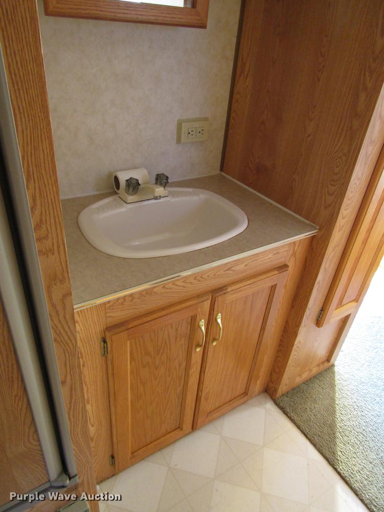 image for item DD0709 2000 Hornet camper