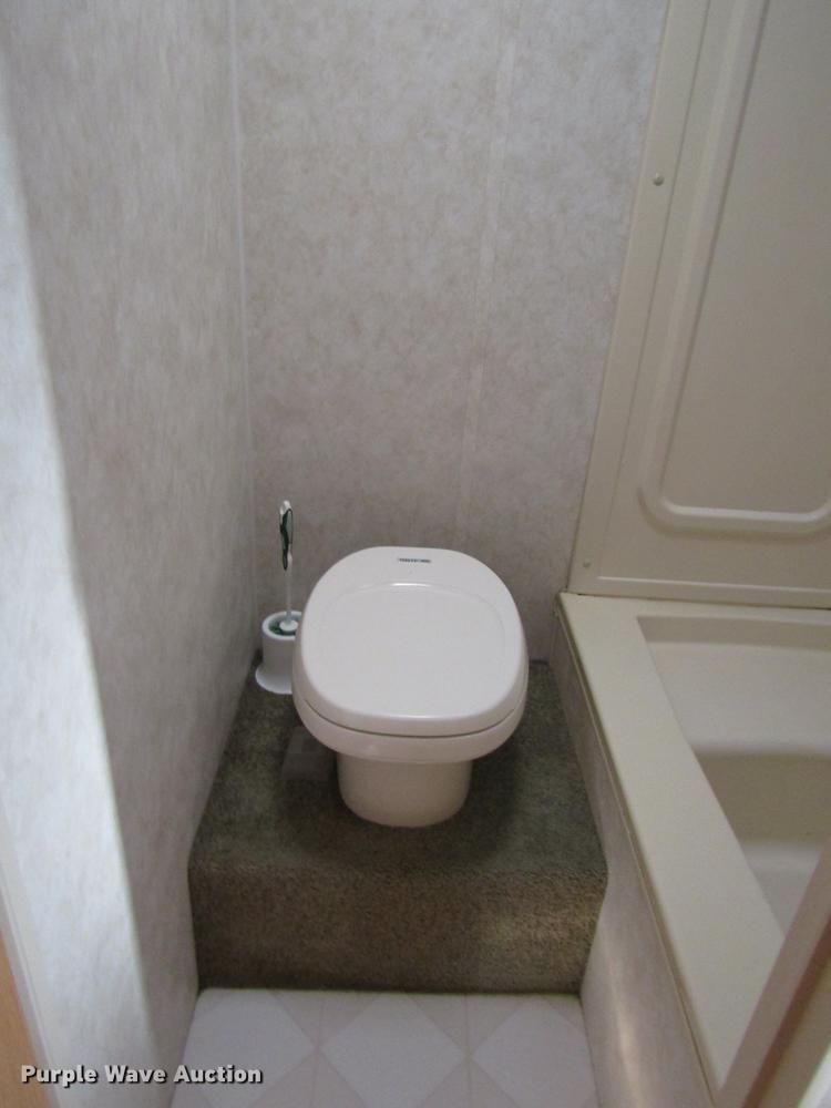 image for item DD0709 2000 Hornet camper