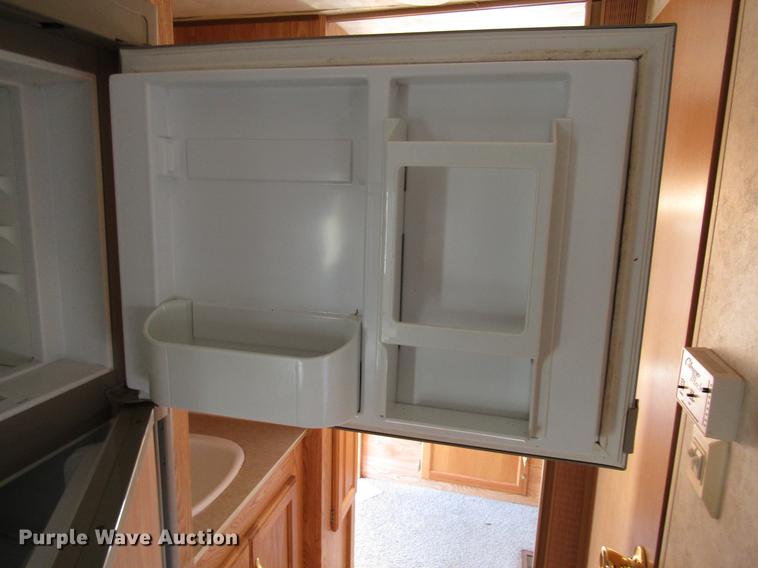 image for item DD0709 2000 Hornet camper