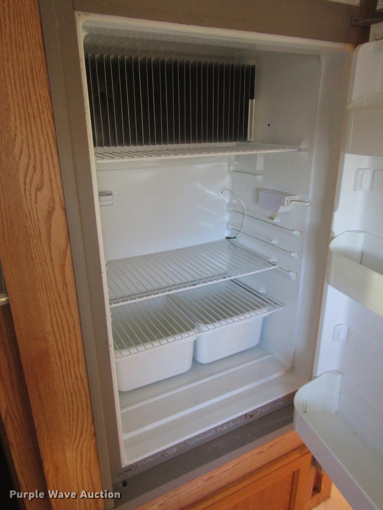 image for item DD0709 2000 Hornet camper