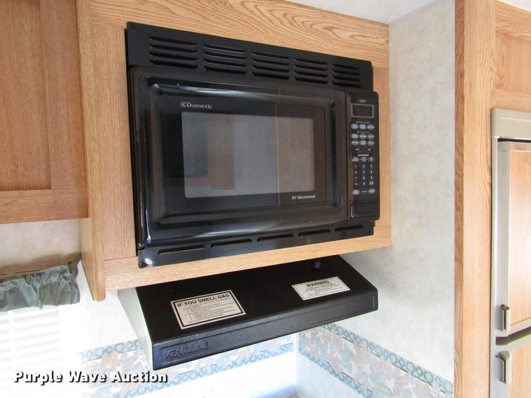 image for item DD0709 2000 Hornet camper