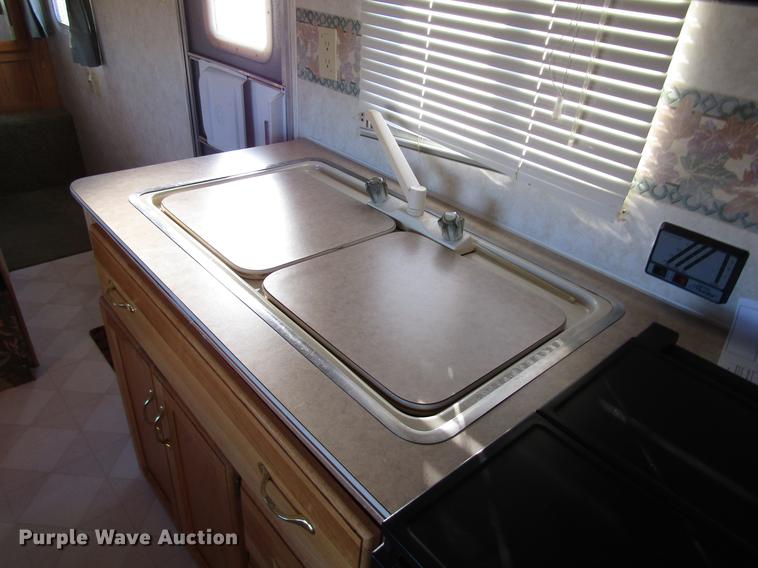 image for item DD0709 2000 Hornet camper