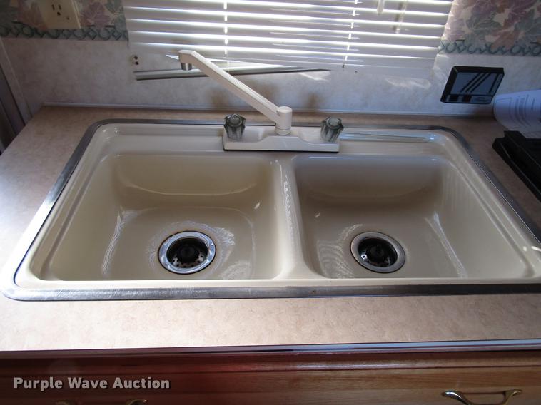 image for item DD0709 2000 Hornet camper