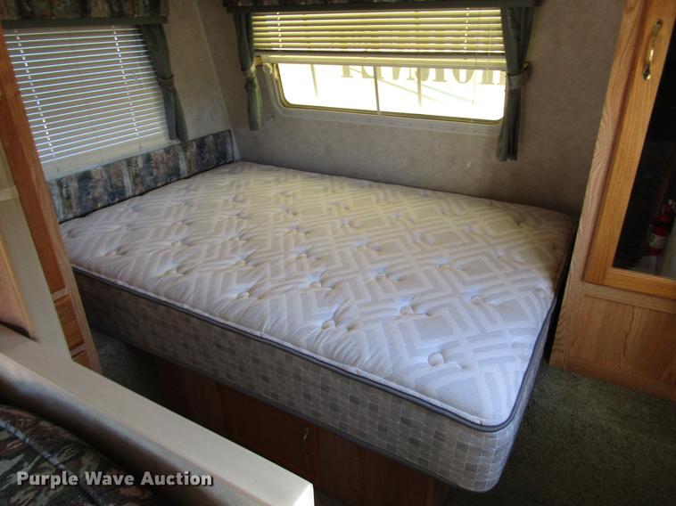 image for item DD0709 2000 Hornet camper