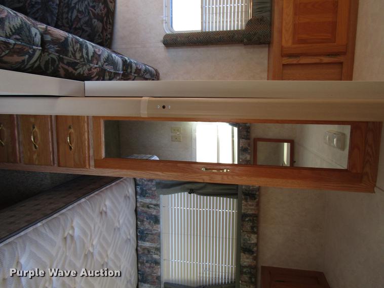 image for item DD0709 2000 Hornet camper