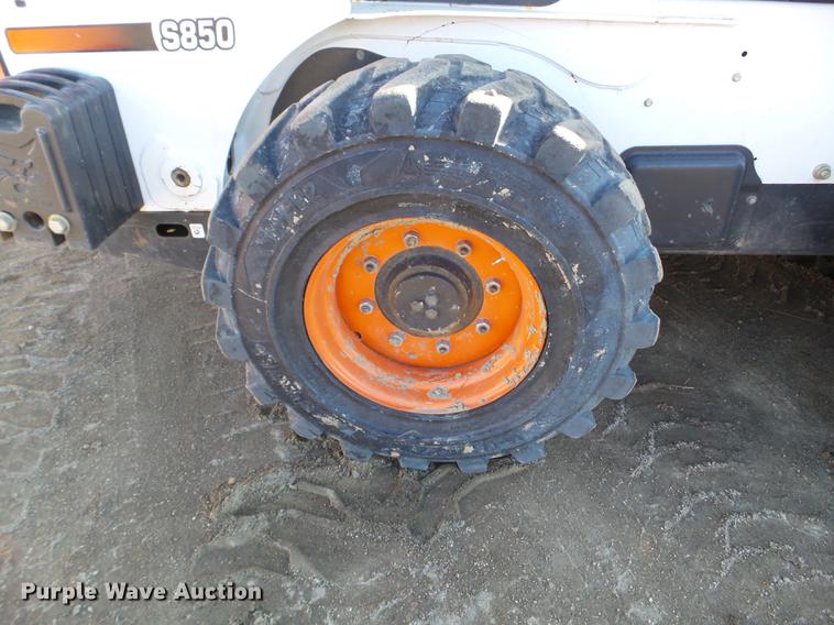 image for item DD0710 2014 Bobcat S850 skid steer