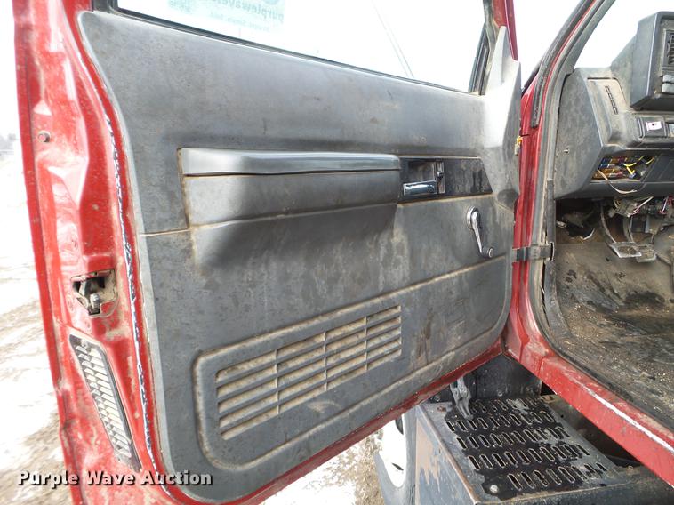 image for item DD0717 2002 GMC C7500 dump truck