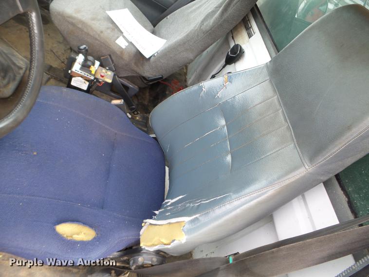 image for item DD0717 2002 GMC C7500 dump truck