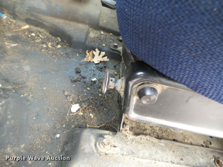 image for item DD0717 2002 GMC C7500 dump truck