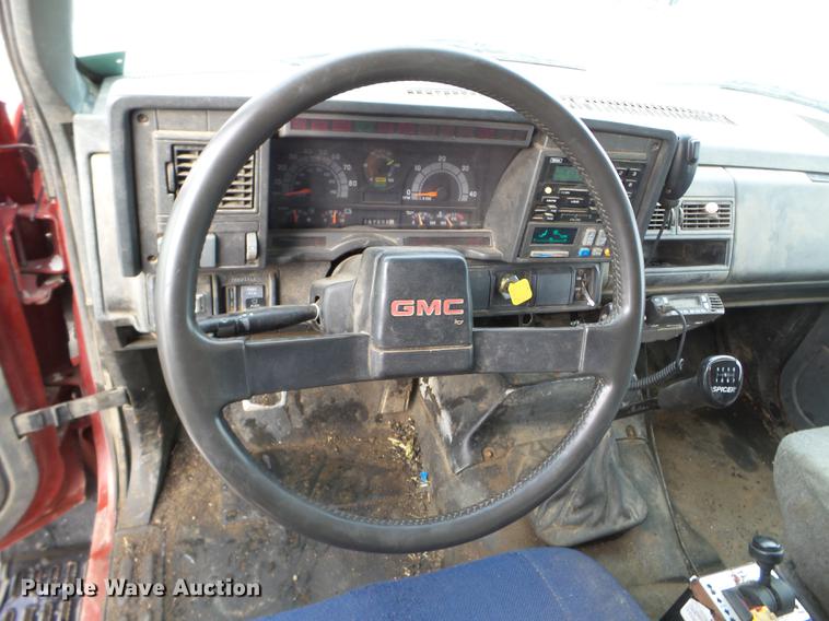 image for item DD0717 2002 GMC C7500 dump truck