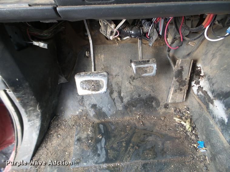 image for item DD0717 2002 GMC C7500 dump truck