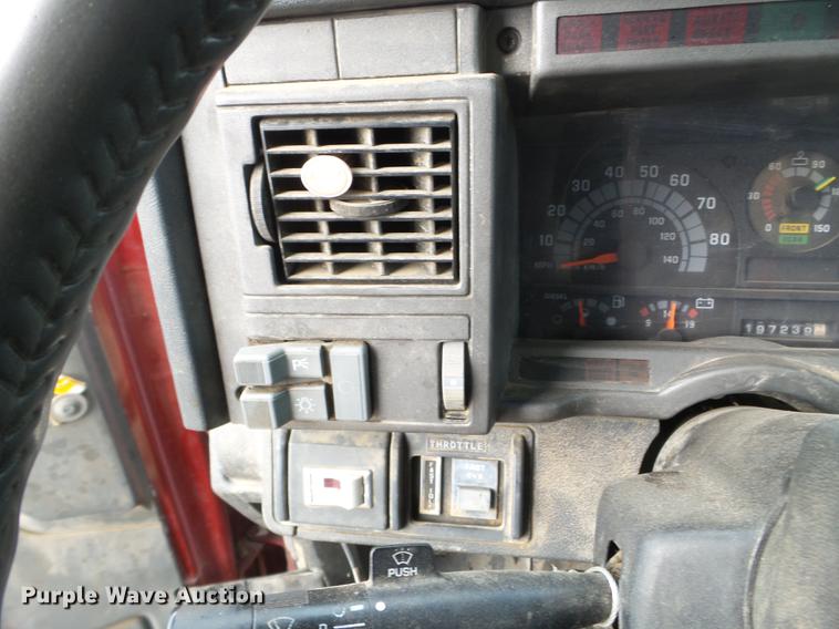 image for item DD0717 2002 GMC C7500 dump truck