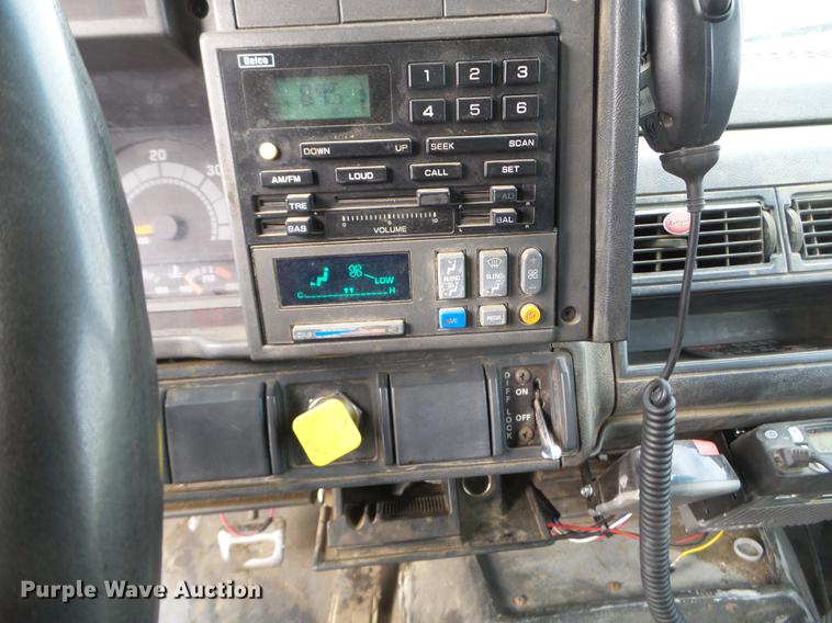 image for item DD0717 2002 GMC C7500 dump truck