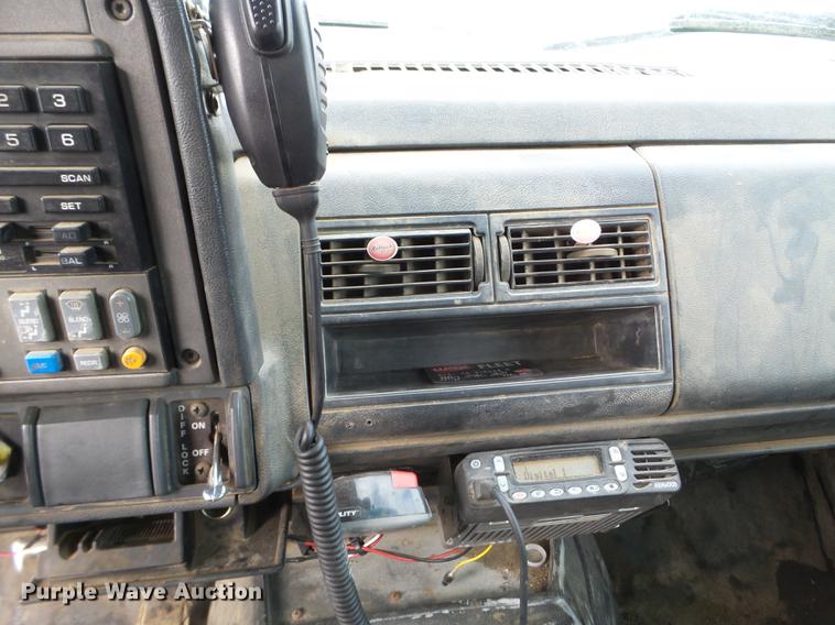 image for item DD0717 2002 GMC C7500 dump truck