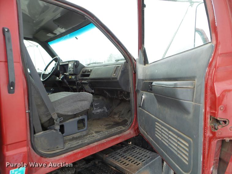 image for item DD0717 2002 GMC C7500 dump truck