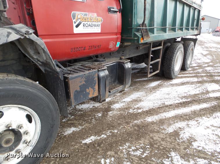 image for item DD0717 2002 GMC C7500 dump truck