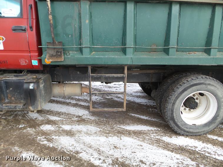 image for item DD0717 2002 GMC C7500 dump truck