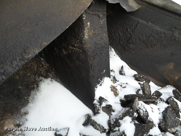 image for item DD0717 2002 GMC C7500 dump truck