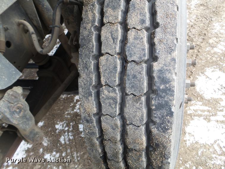 image for item DD0717 2002 GMC C7500 dump truck