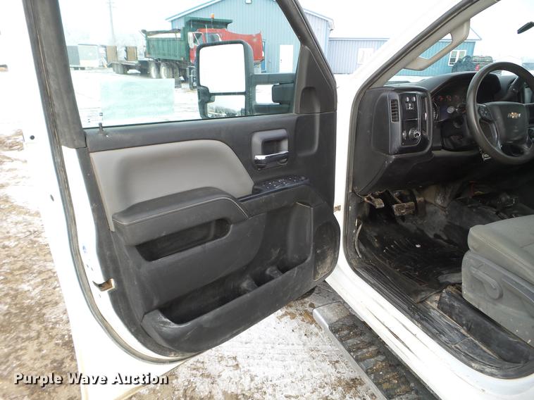 image for item DD0720 2015 Chevrolet Silverado 3500 Crew Cab flatbed pickup truck