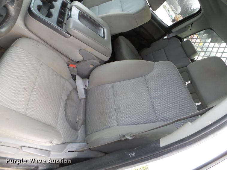 image for item DD0720 2015 Chevrolet Silverado 3500 Crew Cab flatbed pickup truck