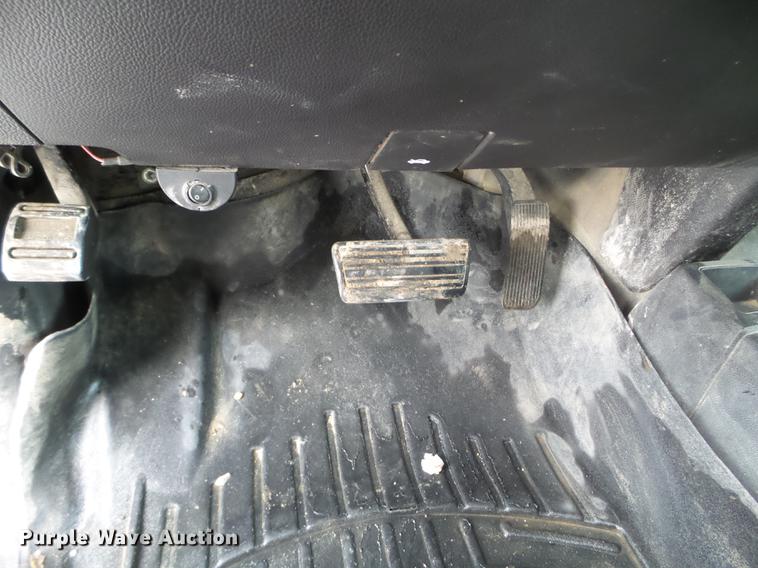 image for item DD0720 2015 Chevrolet Silverado 3500 Crew Cab flatbed pickup truck