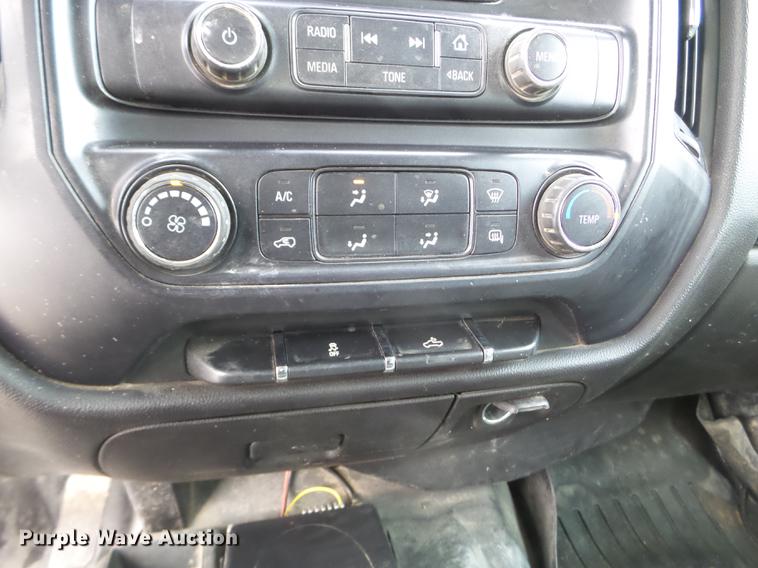 image for item DD0720 2015 Chevrolet Silverado 3500 Crew Cab flatbed pickup truck